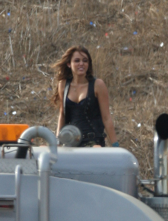 miley-cyrus_COM-partyintheusa-2009sep12-031.jpg