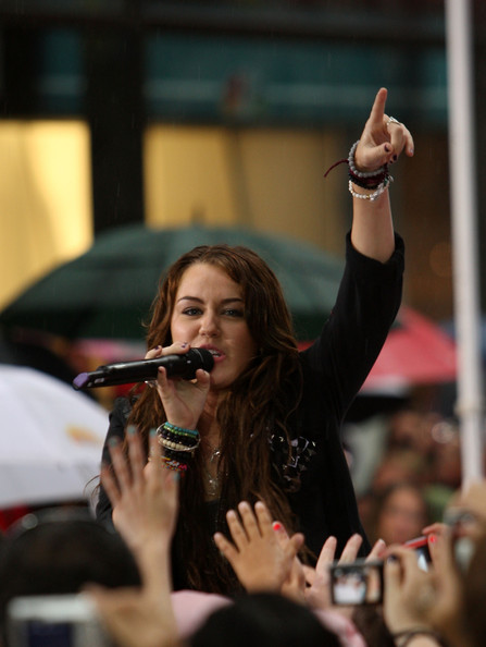 Miley+Cyrus+Performs+NBC+Today+Ql3A4dUI14_l.jpg