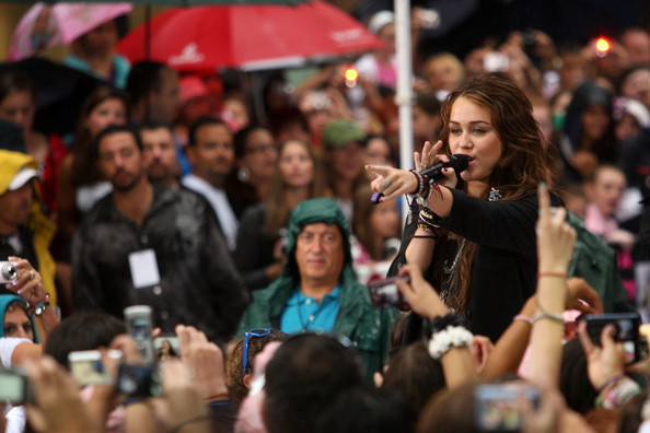 Miley+Cyrus+Performs+NBC+Today+twa7MceJbLOl.jpg
