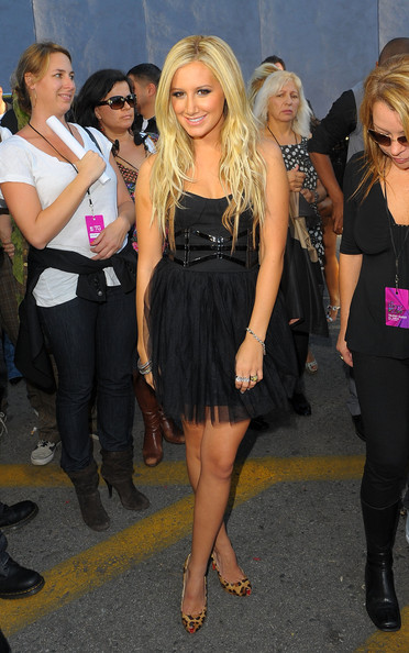 Los+Premios+MTV+2009+Arrivals+KsPx9e94j-il.jpg
